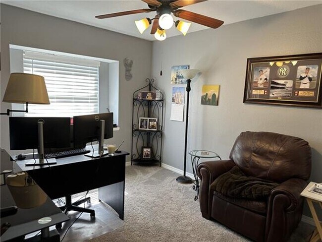 Foto del edificio - 128 Hollow Rock Ct