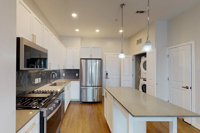 Building Photo - 332 Halstead Ave