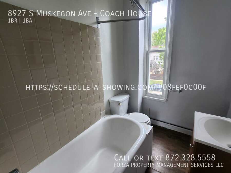 Foto principal - 8927 S Muskegon Ave