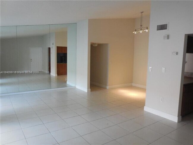 Foto del edificio - 20680 NE 4th Ct
