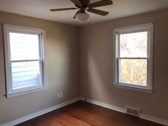Building Photo - 140 Genesee Park Dr