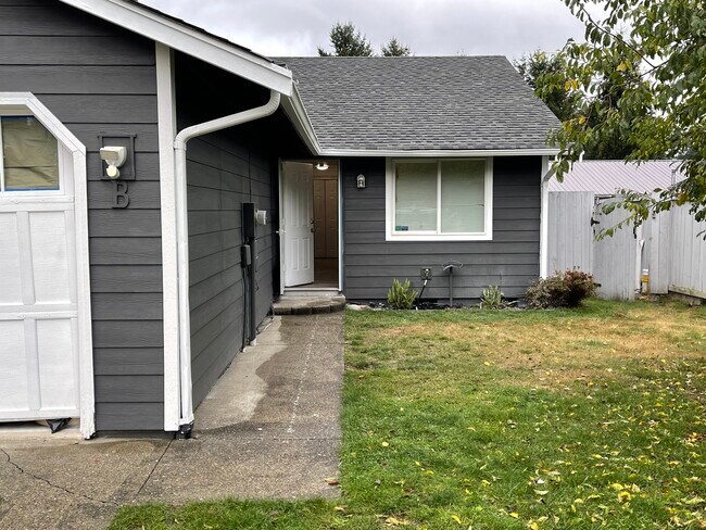Unit B - 4954 Wilshire Ct SE