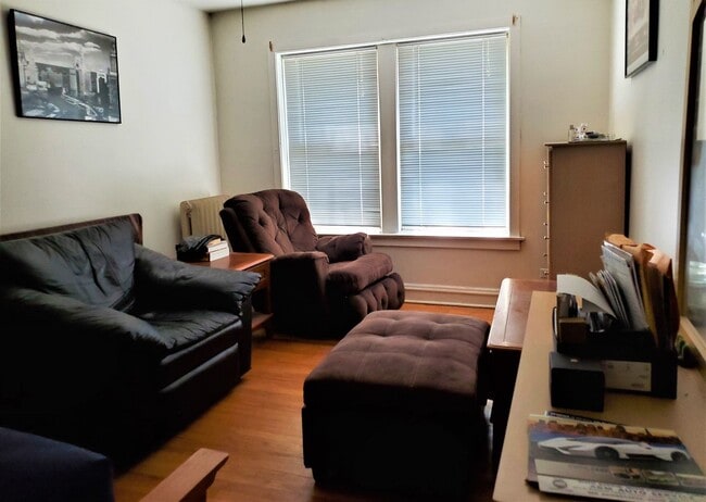 Photo - 1058 W Cornelia Ave Apartment