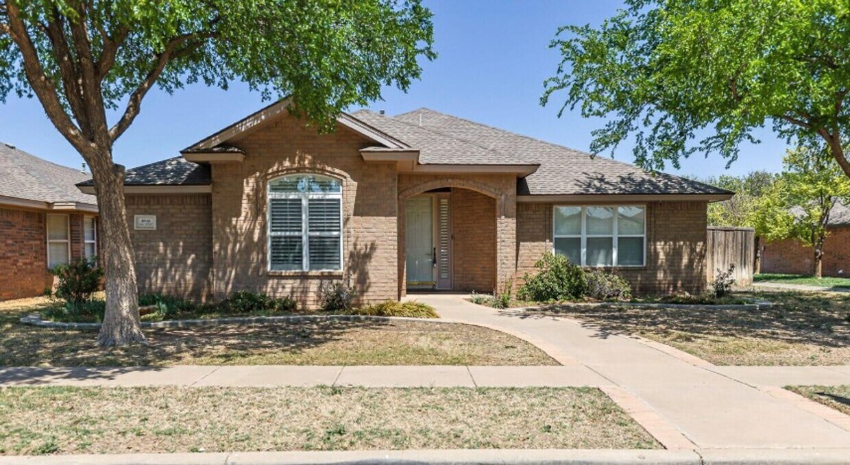 Foto principal - Charming South Lubbock Home!