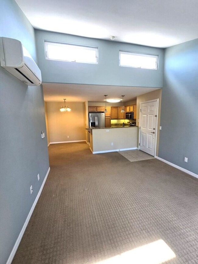 Foto del edificio - Sunny Top Floor 2BD/2BA Condo in Desirable Balboa Ridge Community in Clairemont