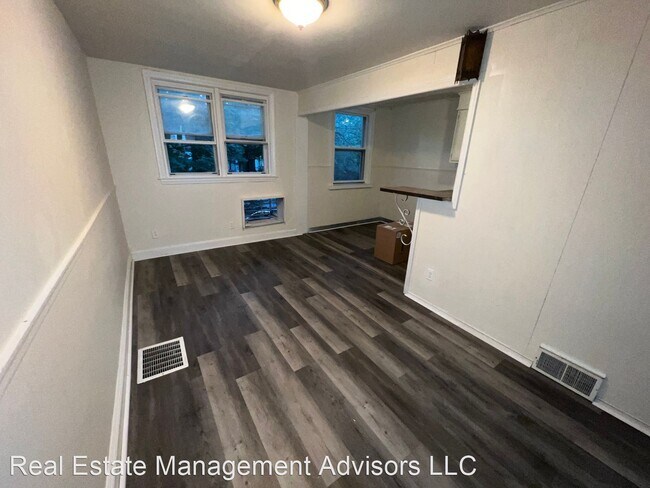 Building Photo - 3 br, 1.5 bath House - 224 W 21st Street