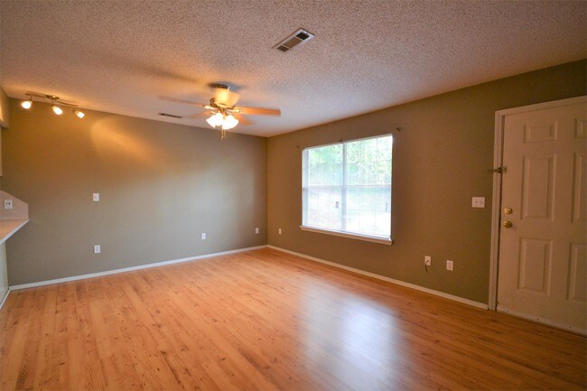 Foto del edificio - 1621 N Leverett Ave