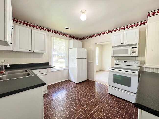 Building Photo - Country Living Rental located just off Int...