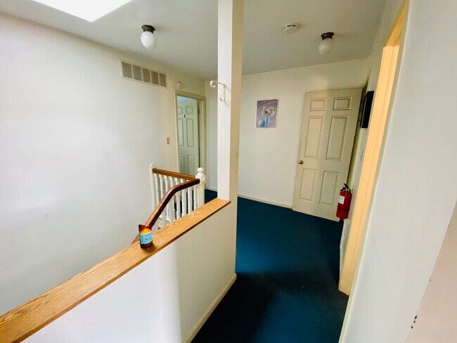 2nd floor landing - 1925 Jefferson St
