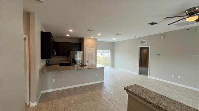 Foto del edificio - 361 Fifer St SE