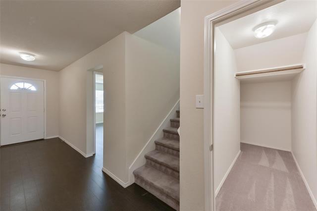 Building Photo - 208 Hitt St