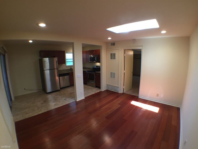 Foto del edificio - 1 br, 1 bath  - 2800 Cole St
