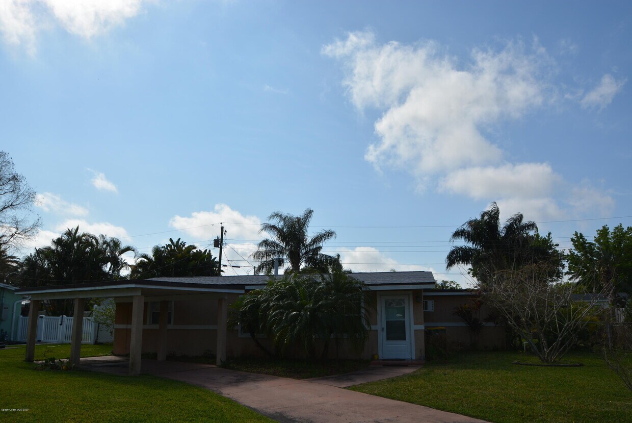 Primary Photo - 2807 Tropic Rd