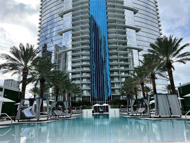 Building Photo - 851 NE 1st Ave