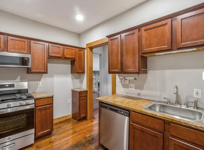 Building Photo - 11433 Ashbury Ave