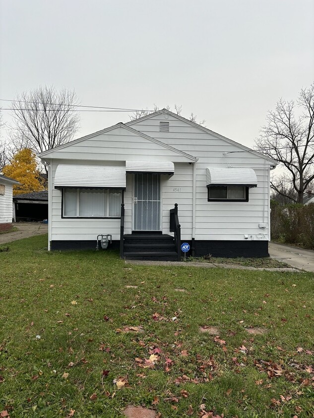 Foto principal - NEWLY RENOVATED 3 BEDROOM!
