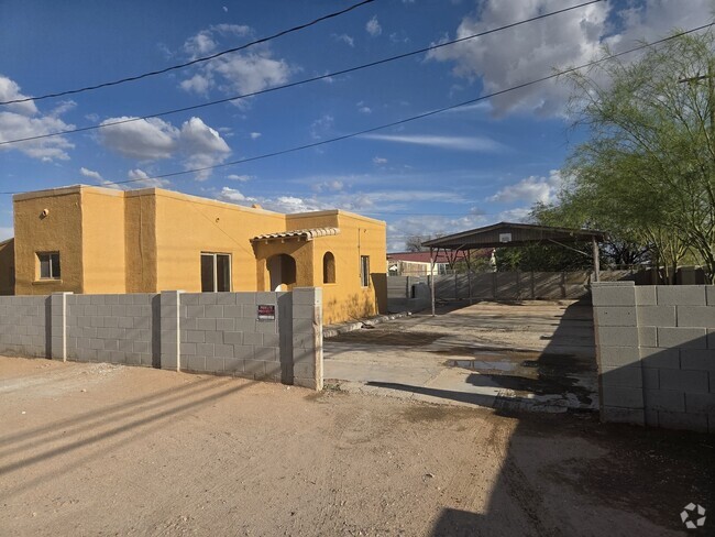 Building Photo - 5855 S 6th Ave