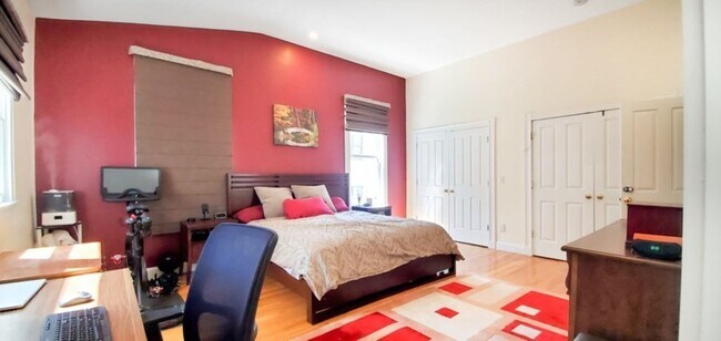 Building Photo - 4 Gilson Ter