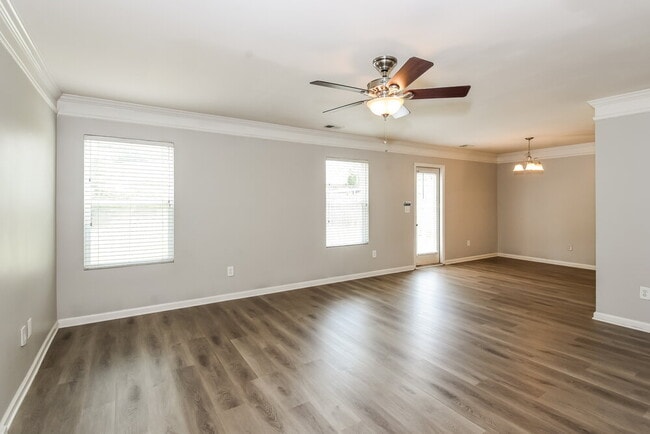 Building Photo - 3120 Englewood Dr