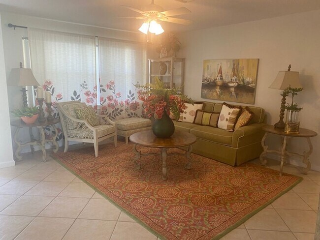 Building Photo - 3/2 furnished annual in Cape Coral