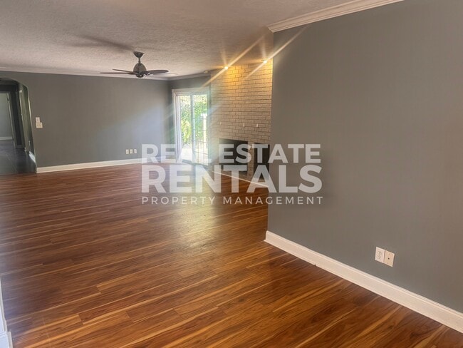 Building Photo - 514 Country Club Pl