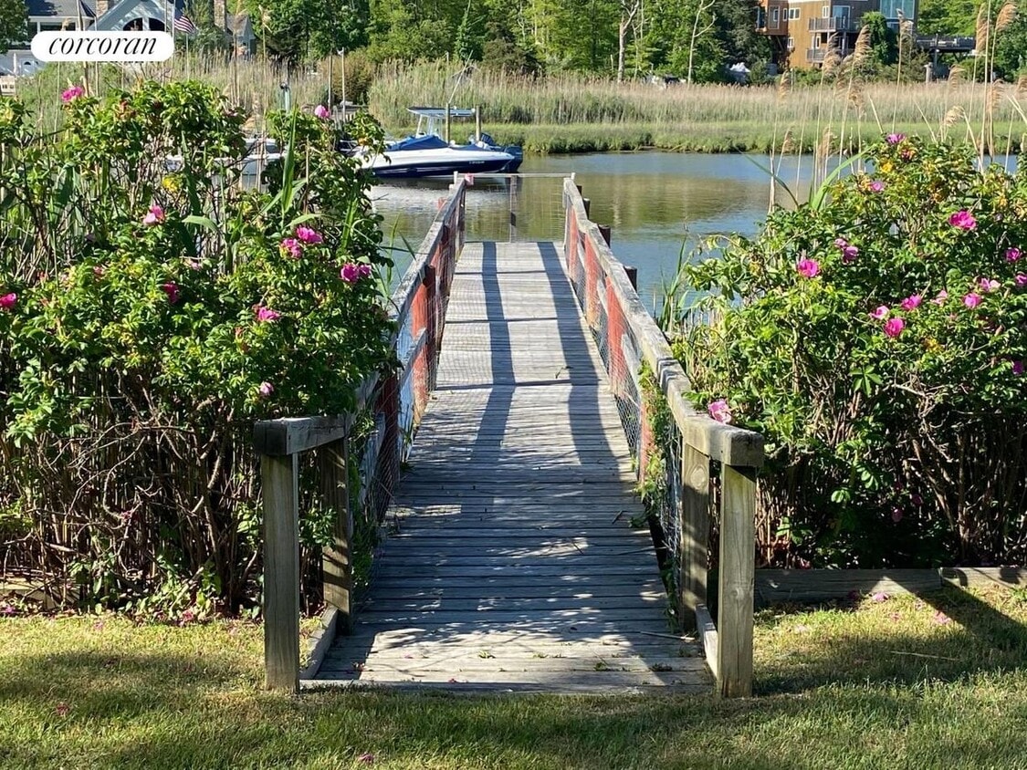 37 West End Ave, East Quogue, NY 11942 House Rental in East Quogue