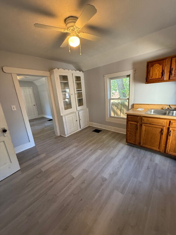 Foto del edificio - 2524 Oakdale Ave