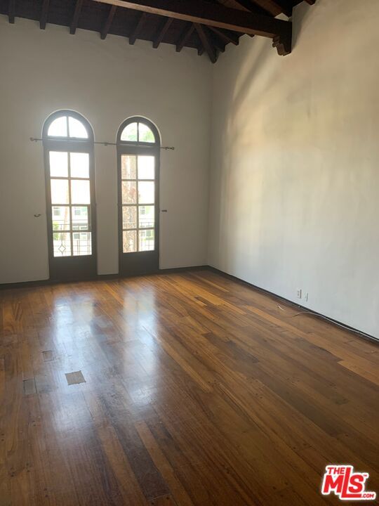 Foto del edificio - 1855 N Kingsley Dr