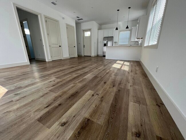 Espacio abierto viviendo en la planta baja - 114 Enchanted Way