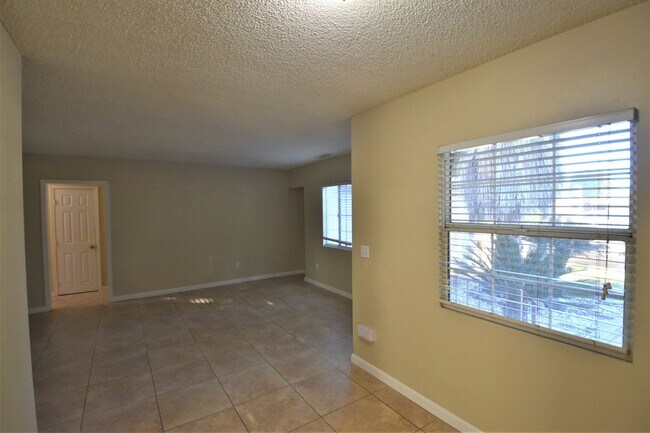 Foto del edificio - 872 N Clifford Ave