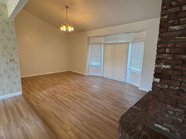 Foto del edificio - 4bed 3bath