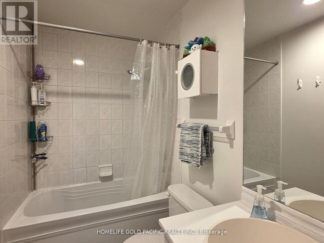 Building Photo - 410 Queens Quay W