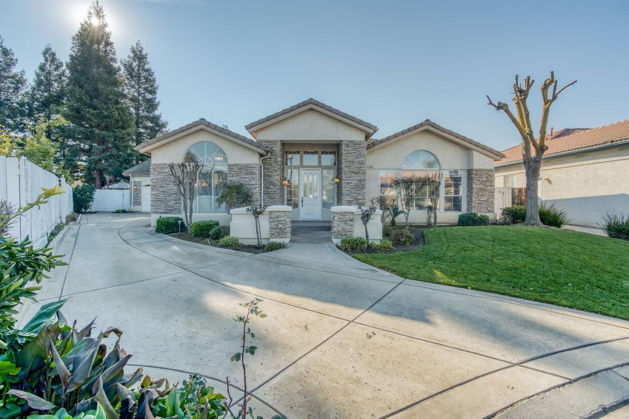 Primary Photo - 939 E Mill Creek Dr