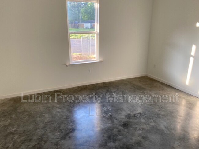 Foto del edificio - 3817 Lake Park Cove