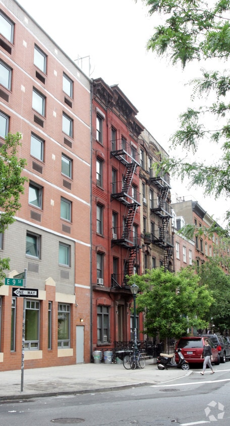 Building Photo - 17 Stuyvesant St
