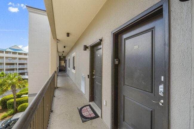 Building Photo - 732 Scenic Gulf Dr