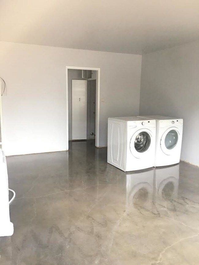 Foto del edificio - 751 Bennett Ave