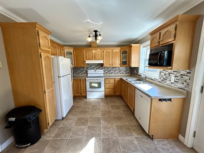 Building Photo - 18 Sorrel Dr