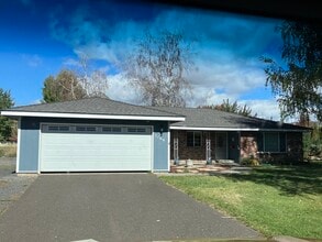 Building Photo - 5149 Sumac Ave