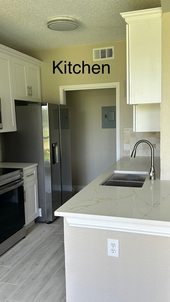 Foto del edificio - 8333 Sands Point Dr