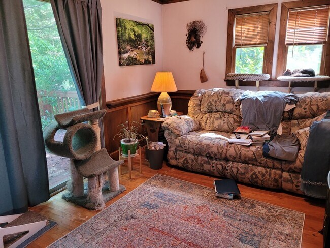 Foto del edificio - 11 Blue Ridge Ave