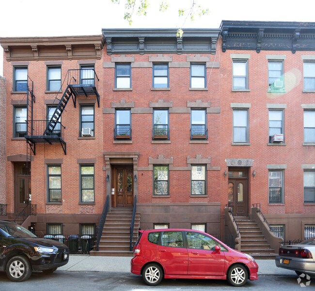 Building Photo - 339 Union St