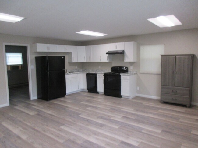 Building Photo - 3414 Elm Street
