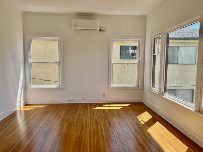 Foto del edificio - 1086 1/2 W Kensington Rd