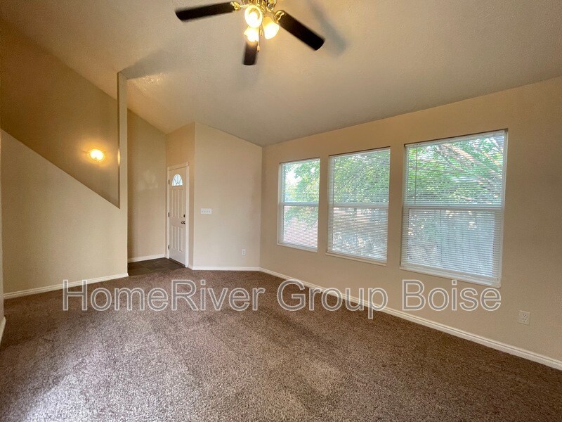Foto principal - 1299 N Stephanie Ln
