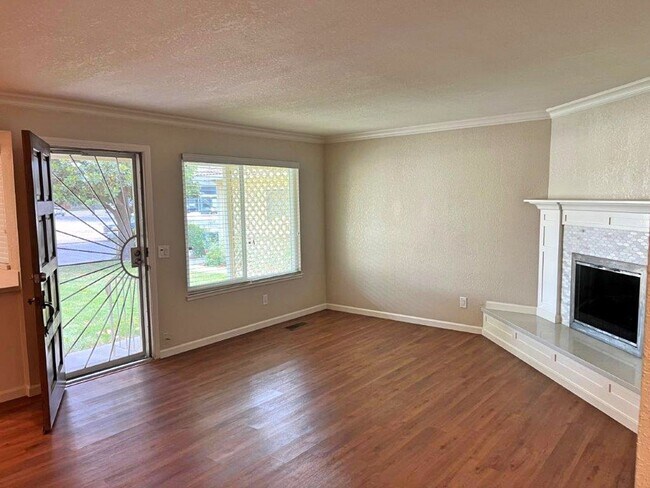 Foto del edificio - Remodeled Beautiful 2 Bedroom Senior Duple...