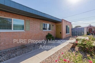 Building Photo - 664 S Mesa Dr