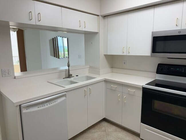 Building Photo - 990 Cape Marco Dr