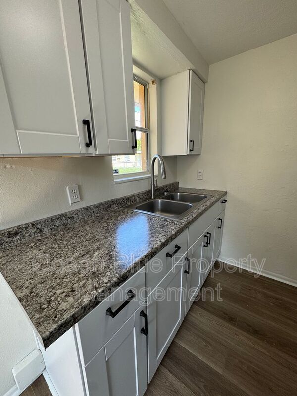 Foto del edificio - 10157 106th Ave N