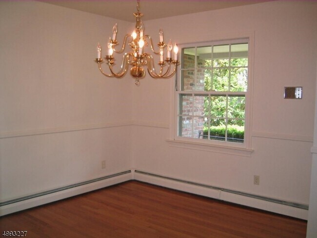 Building Photo - 706 Castleman Dr